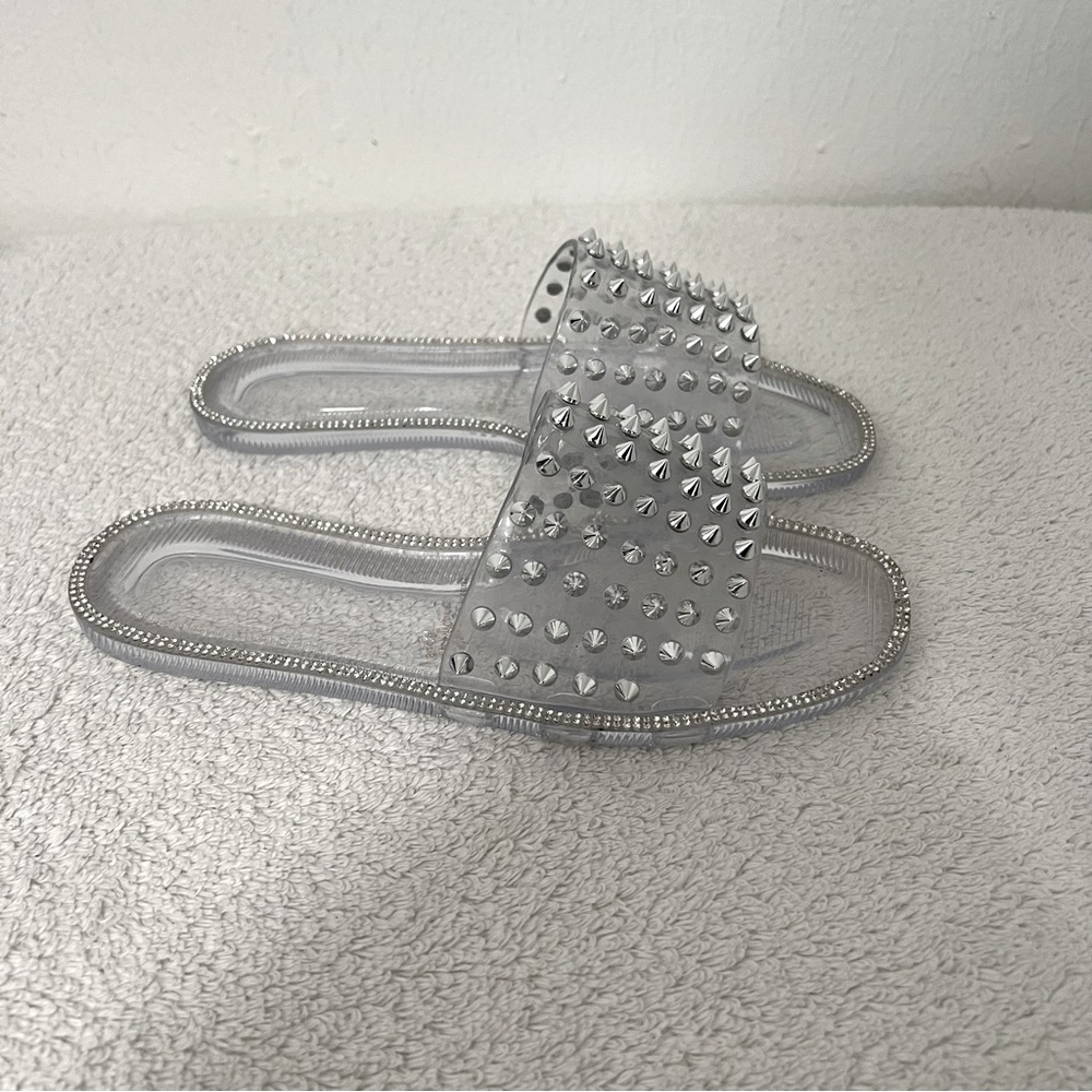 Wild Diva Womens Size 6 Open Toe Jelly Sandal Jacelyn-03 Clear With Spikes NWOT - Picture 2 of 6